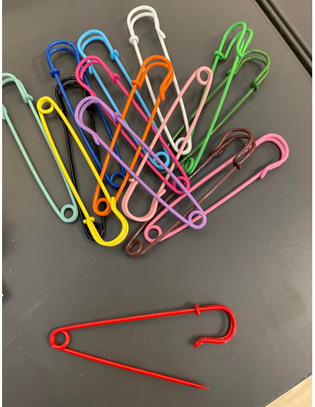 Sikkerhetsnål i artige farger