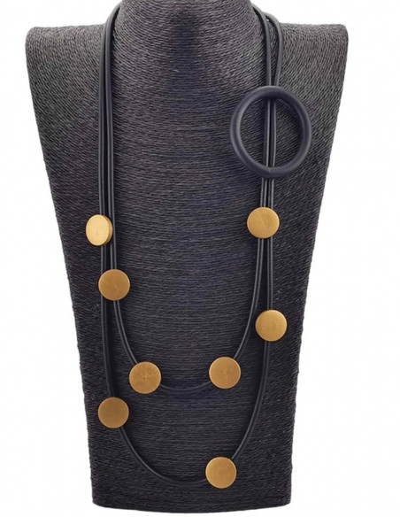 Smykke i sort gummi med gull detaljer