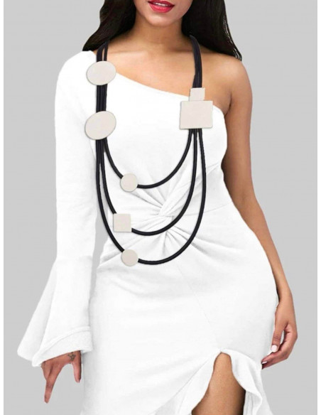 Sort smykke med offwhite detaljer