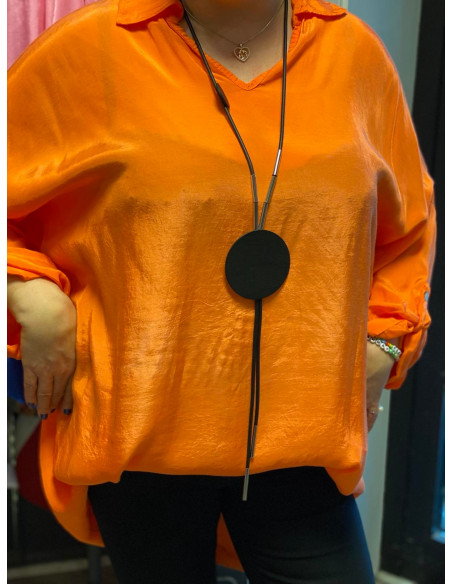 Langt kjede i sort gummi med stor ensfarget runding