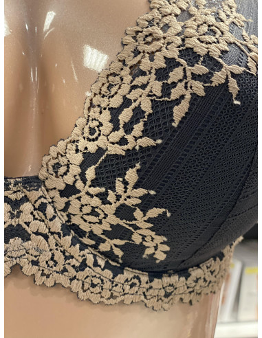 WACOAL Embrace Lace Plunge Underwire Bra...